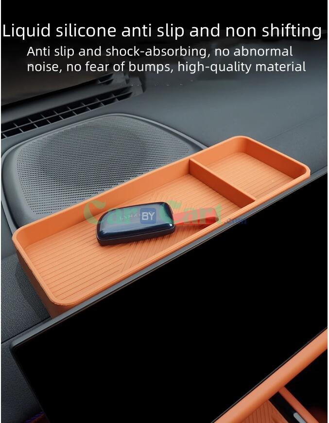 2025 LYNK&CO 900 Storage box behind the screen