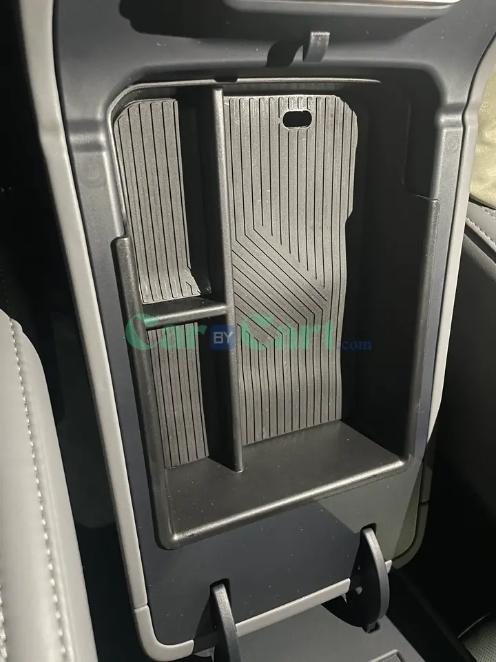 2024 LYNK&CO 07 Armrest box storage box